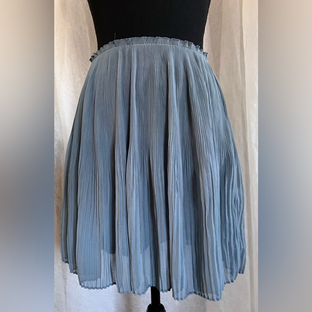 H&M teal skirt​